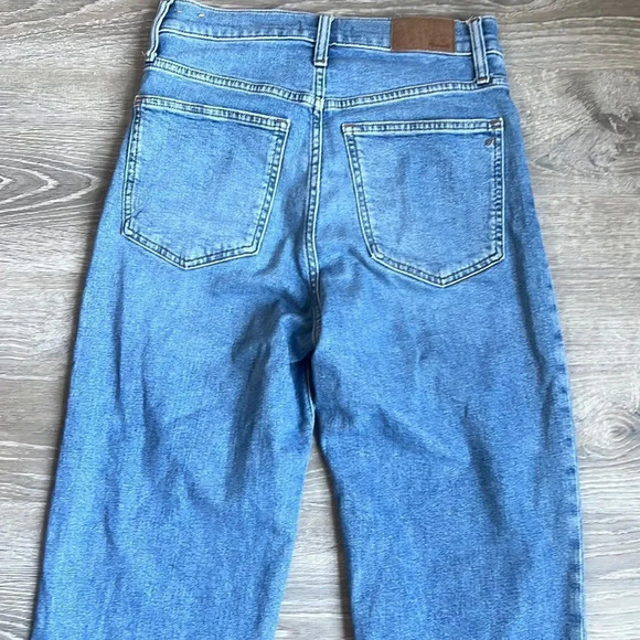 Madewell The Perfect Vintage Straight Jean in Montville Wash - Picture 10 of 13